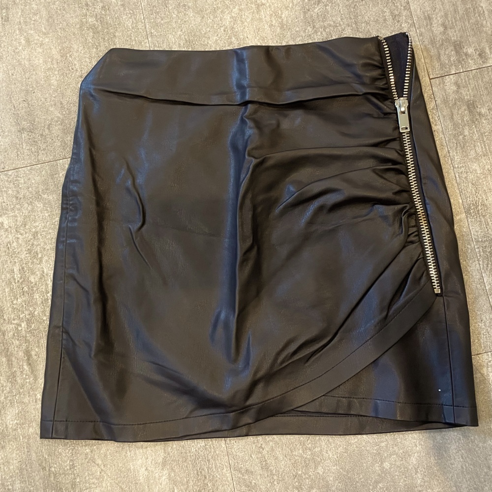 Zara Basic Leather Mini skirt
